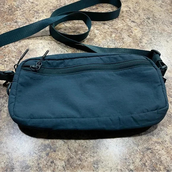 Lululemon Multi-Pocket Crossbody Bag 2.5L - Teal - Picture 7 of 12